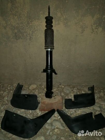 Амортизатор Мицубиси Лансер 10