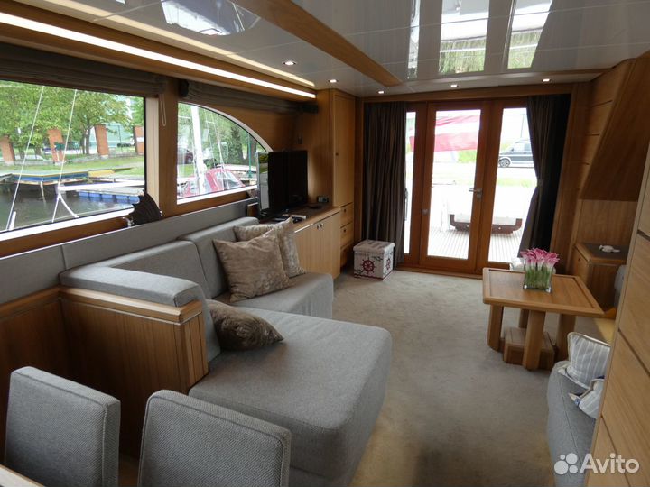 Яхта Van der Valk Continental II 2300 ALU-IPS