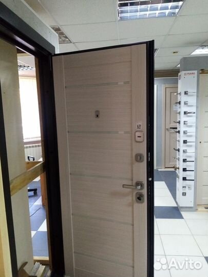 Дверь входная металлическая