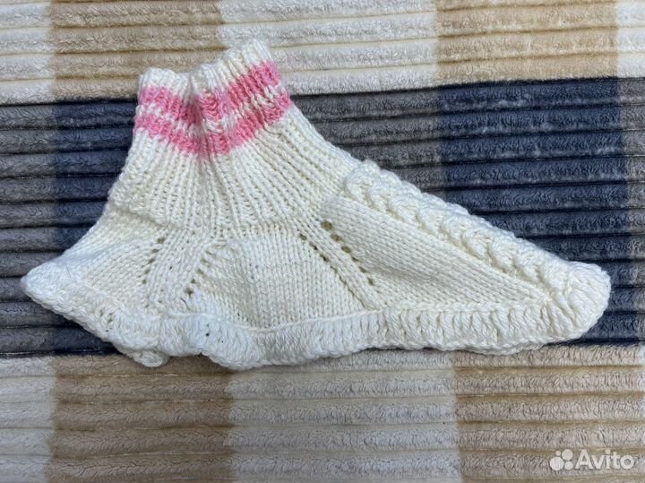 Вещи пакетом шапка, манишка, варежки