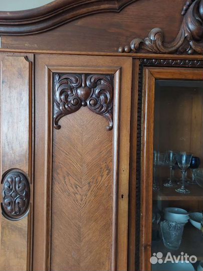 Старинный шкаф
