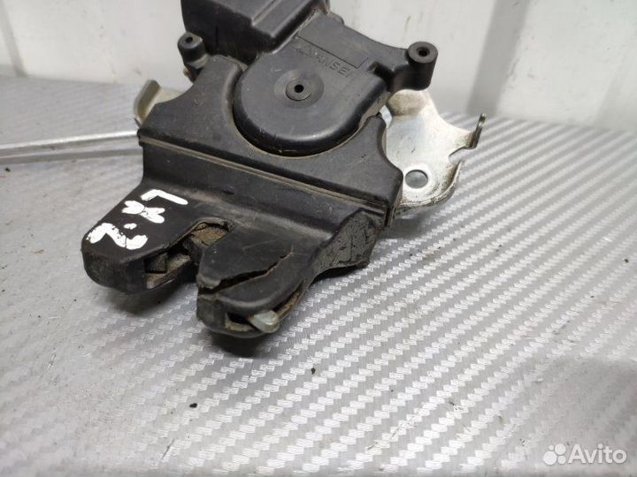 Замок крышки багажника задний Mitsubishi Lancer X