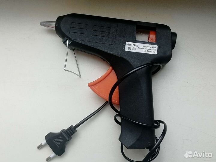 Клеевой пистолет для рукоделия