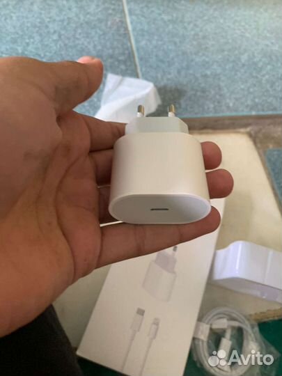 Зарядка на iPhone 20w
