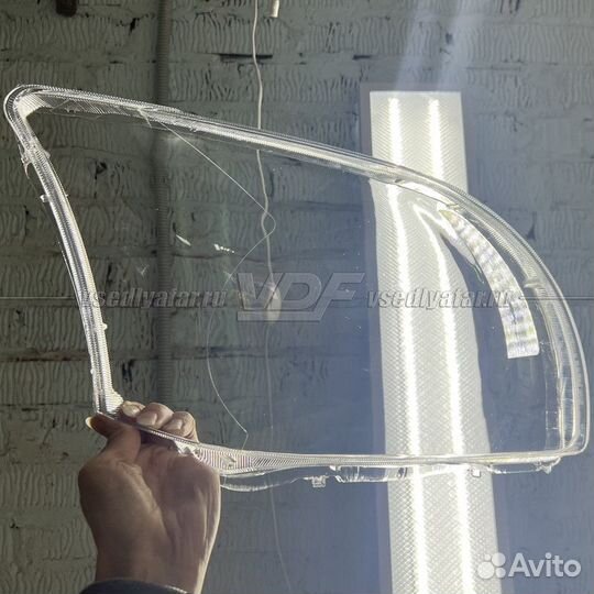 Уцененное стекло для фары Toyota Avensis T25 (2006