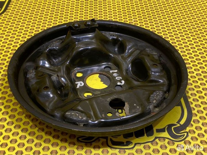 Щит опорный тормозного барабана задний правый