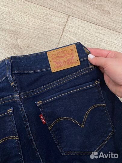 Джинсы levis