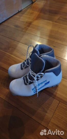 Лыжные ботинки