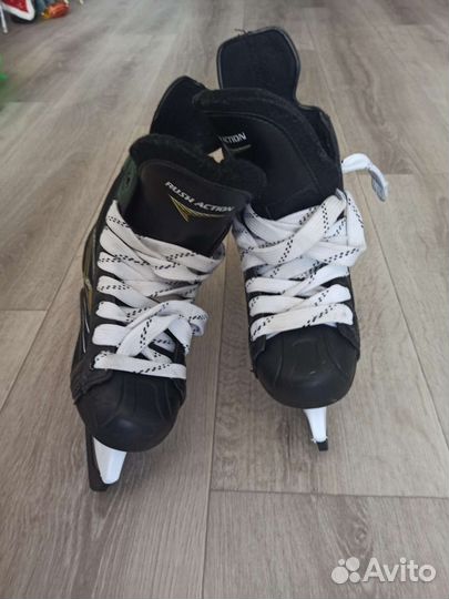 Коньки хоккейные