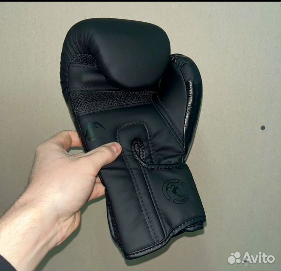 Боксерские перчатки 14 oz venum
