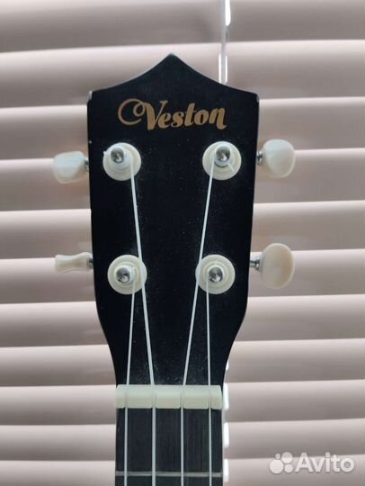 Укулеле Veston