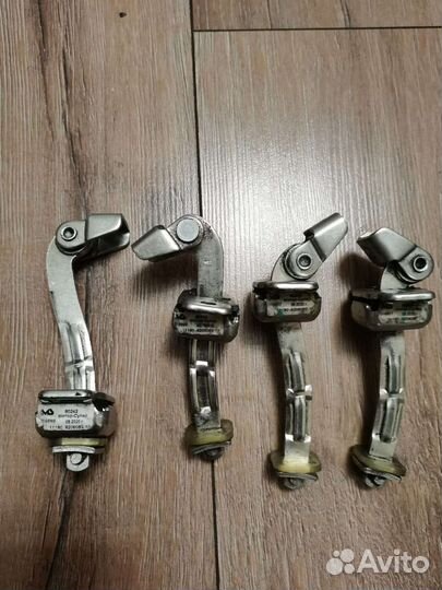 Ограничитель задней двери