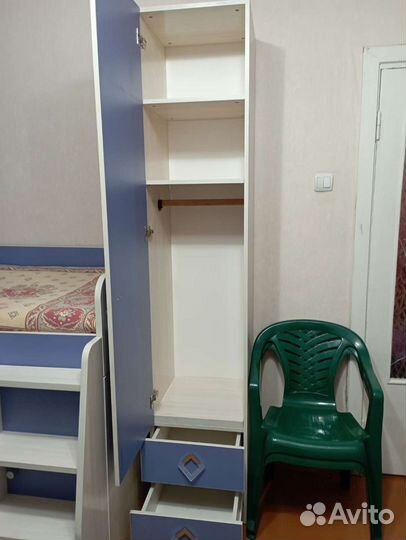 Кровать- чердак со столом и шкаф