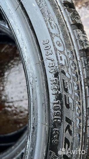 Pirelli Ice Zero 275/40 R21 и 305/35 R21 107H