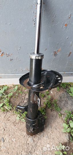 Передняя стойка nissan note e11, пыльники, сайлент