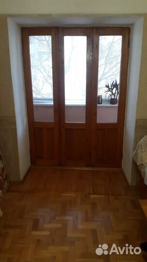 Дверь трехстворчатая