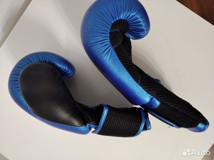 Боксерские перчатки Clinch Aero, 10 oz