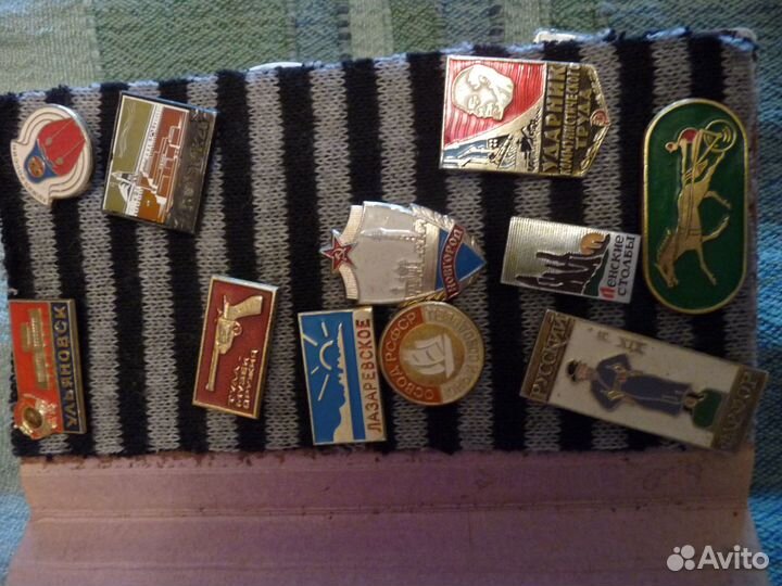 Продам значки