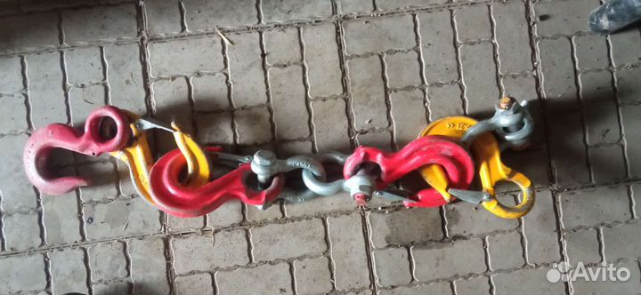 Буксировочный крюк