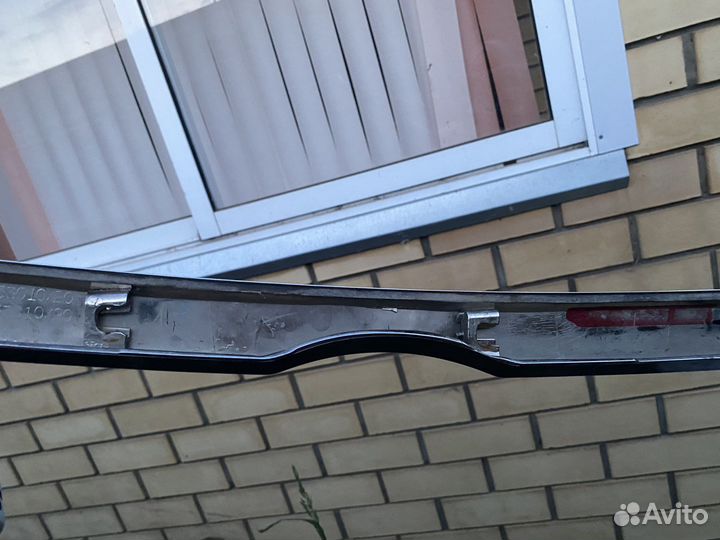 Молдинг на капот toyota