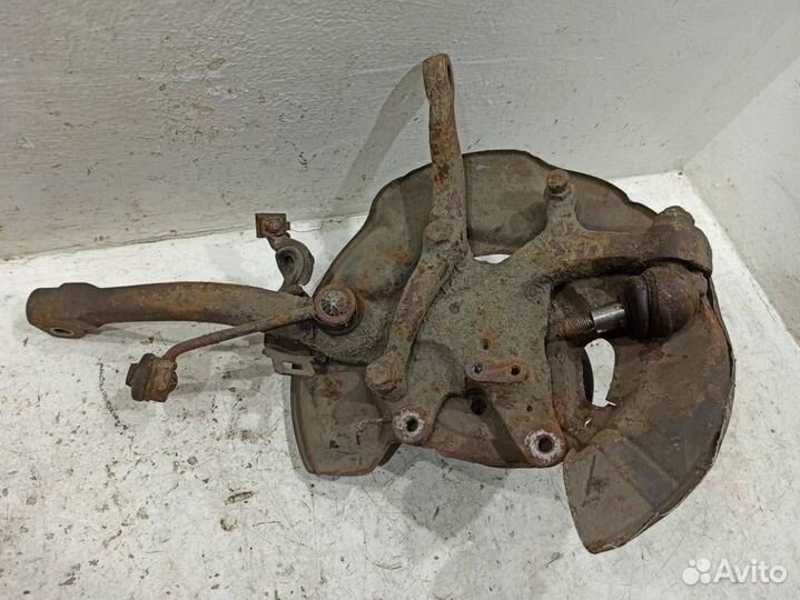 Кулак передний правый