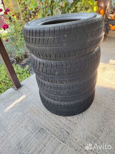 Bridgestone Blizzak VRX 215/60 R16