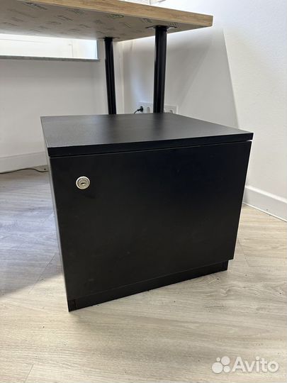 Тумбочка черная