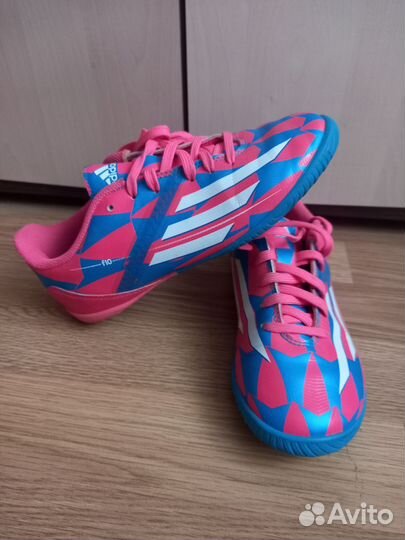 Бутсы, сороконожки и футзалки 34 р