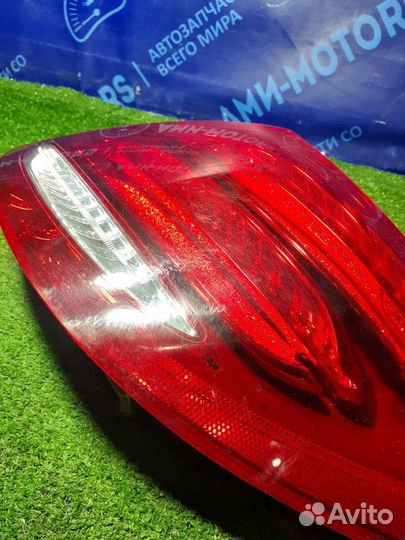 Задний правый фонарь задний правый Mercedes-Benz