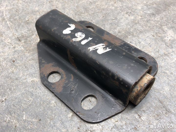 Кронштейн крюка Ниссан н16