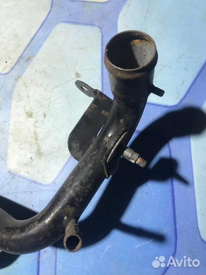 Трубка системы охлаждения двс металл 038121071R