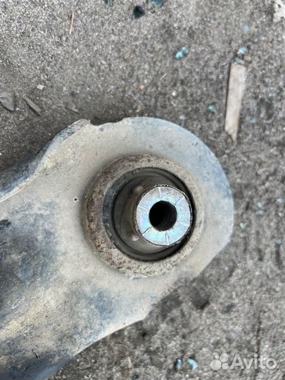 Рычаг подвески нижний передний правый Renault