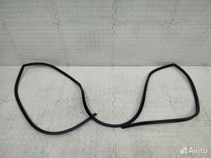 Молдинг лобового стекла Mitsubishi Pajero Sport 3