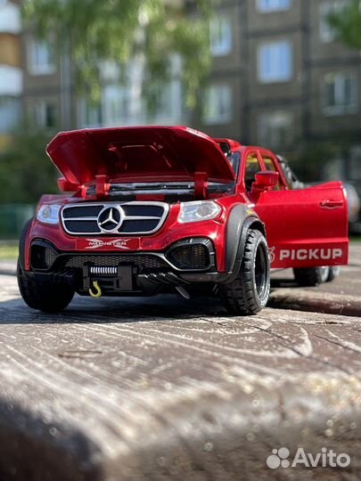 Машинка Mercedes-Benz X-Class 6x6 металл