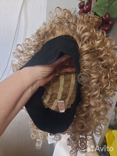 Парики женские