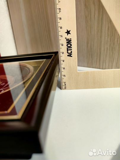 Сувенирная интерьерная тарелка в рамке