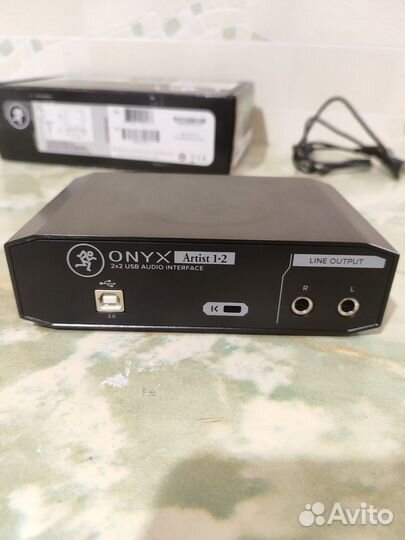 Внешняя звуковая карта Mackie Onyx artist 1-2
