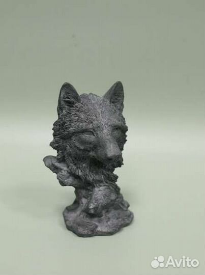 Статуэтка волк