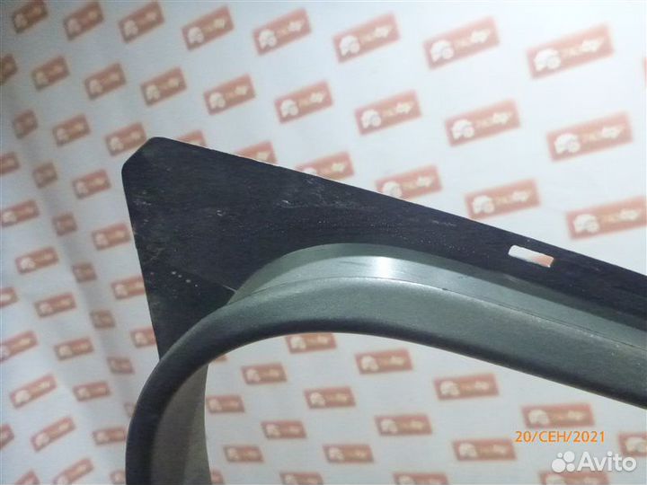 Уплотнительная резинка стекла передняя левая Volvo