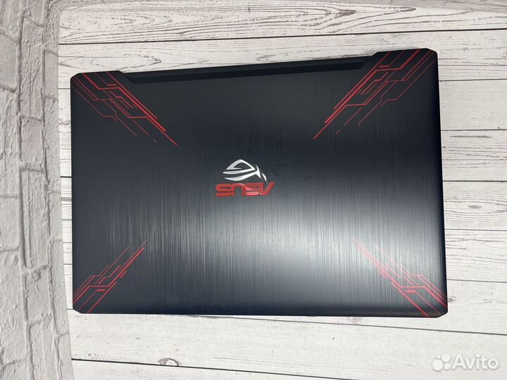 Игровой ноутбук Asus FX570U-DM148T