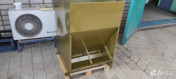 Бункерные кормушки для группового откорма свиней