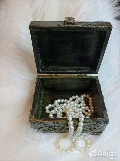 Деревянная шкатулка