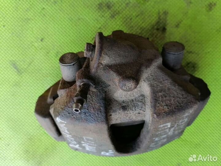 Суппорт передний правый Форд Торнео Коннект