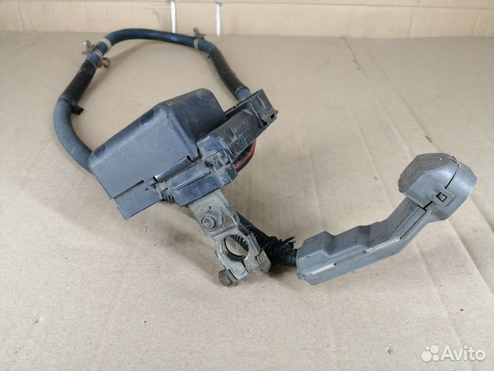 Плюсовой провод клемма Toyota RAV4 xa20 1az-fe