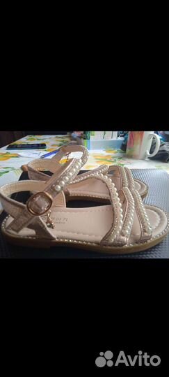 Сандалии новые