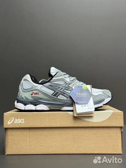 Кроссовки. asics