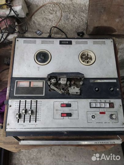 Катушечный магнитофон комета