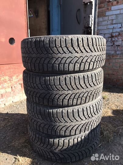 Bridgestone Blizzak Spike-01 205/55 R16