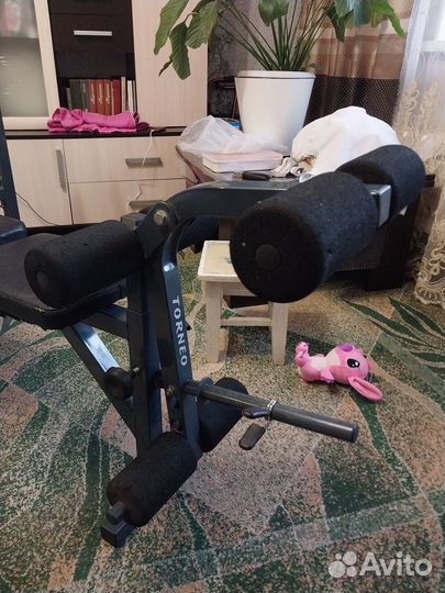 Скамья для жима со стойками и тренажером для ног