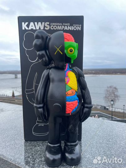 Фигурка kaws